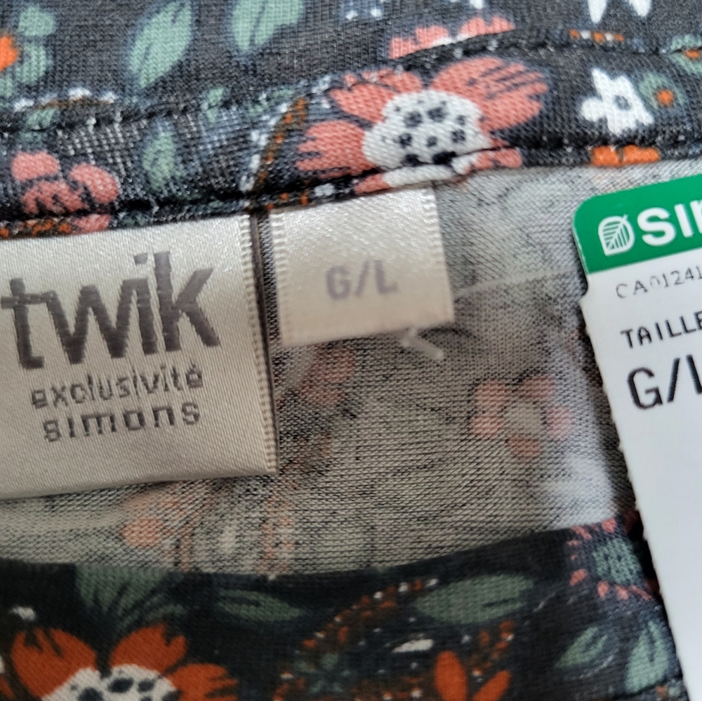 NWT! Twik Size Large Floral and Paisley Tshirt! - Picture 3 of 7